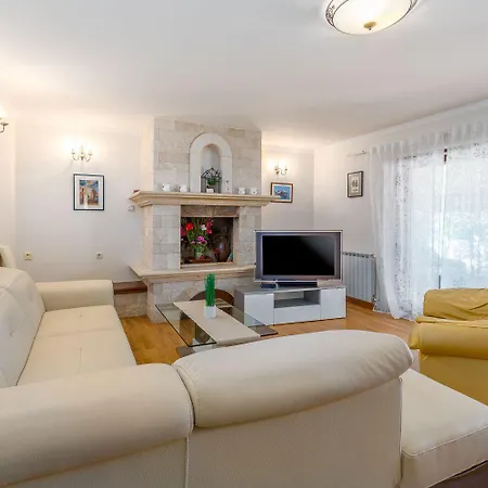 Lauschiges Mit 60m2 Pool, Babybett, Waschmaschine, Grillbereich - Nur 800 Meter Zum * Poreč