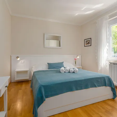 Lauschiges Mit 60m2 Pool, Babybett, Waschmaschine, Grillbereich - Nur 800 Meter Zum