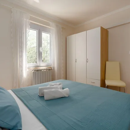 Lauschiges Mit 60m2 Pool, Babybett, Waschmaschine, Grillbereich - Nur 800 Meter Zum * Poreč