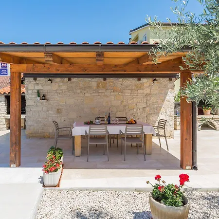 Apartamento Lauschiges Mit 60m2 Pool, Babybett, Waschmaschine, Grillbereich - Nur 800 Meter Zum