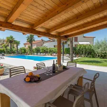 Lauschiges Mit 60m2 Pool, Babybett, Waschmaschine, Grillbereich - Nur 800 Meter Zum