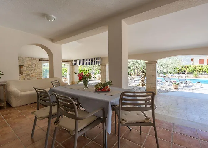 Lauschiges Mit 60m2 Pool, Babybett, Waschmaschine, Grillbereich - Nur 800 Meter Zum *