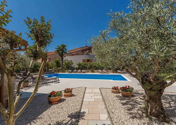 Lauschiges Mit 60m2 Pool, Babybett, Waschmaschine, Grillbereich - Nur 800 Meter Zum Apartman *