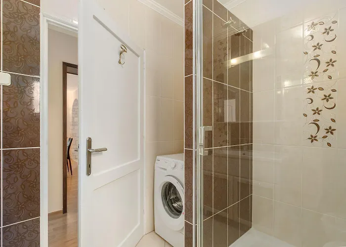 Daire Lauschiges Mit 60m2 Pool, Babybett, Waschmaschine, Grillbereich - Nur 800 Meter Zum Poreč