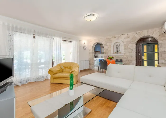 Lauschiges Mit 60m2 Pool, Babybett, Waschmaschine, Grillbereich - Nur 800 Meter Zum Apartman