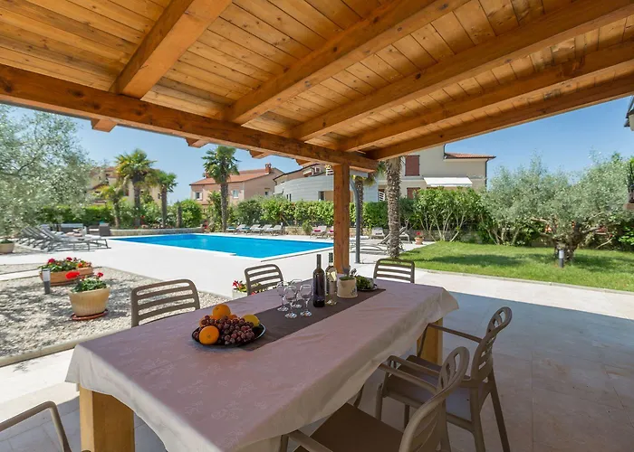 Lauschiges Mit 60m2 Pool, Babybett, Waschmaschine, Grillbereich - Nur 800 Meter Zum