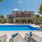 Lägenhet Lauschiges Mit 60m2 Pool, Babybett, Waschmaschine, Grillbereich - Nur 800 Meter Zum