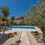 Lauschiges Mit 60m2 Pool, Babybett, Waschmaschine, Grillbereich - Nur 800 Meter Zum Lägenhet *