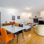 Lauschiges Mit 60m2 Pool, Babybett, Waschmaschine, Grillbereich - Nur 800 Meter Zum