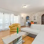 Lauschiges Mit 60m2 Pool, Babybett, Waschmaschine, Grillbereich - Nur 800 Meter Zum דירה