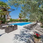 Lägenhet Lauschiges Mit 60m2 Pool, Babybett, Waschmaschine, Grillbereich - Nur 800 Meter Zum *