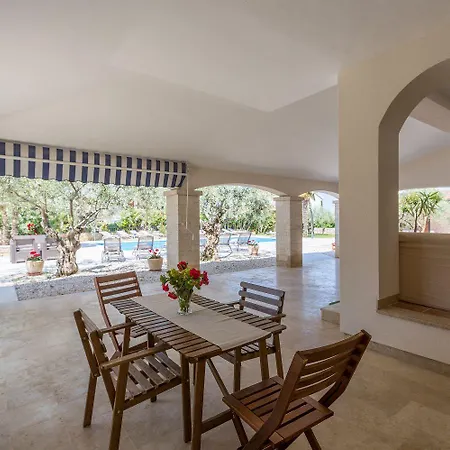 Lauschiges Mit 60m2 Pool, Babybett, Waschmaschine, Grillbereich - Nur 800 Meter Zum *