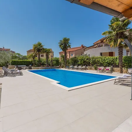 Lauschiges Mit 60m2 Pool, Babybett, Waschmaschine, Grillbereich - Nur 800 Meter Zum