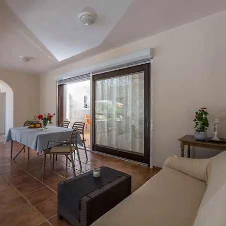 Lauschiges Mit 60m2 Pool, Babybett, Waschmaschine, Grillbereich - Nur 800 Meter Zum * Porec