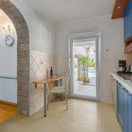 Lauschiges Mit 60m2 Pool, Babybett, Waschmaschine, Grillbereich - Nur 800 Meter Zum Apartment *