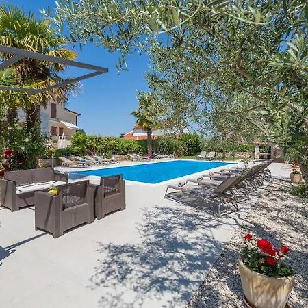 דירה Lauschiges Mit 60m2 Pool, Babybett, Waschmaschine, Grillbereich - Nur 800 Meter Zum *
