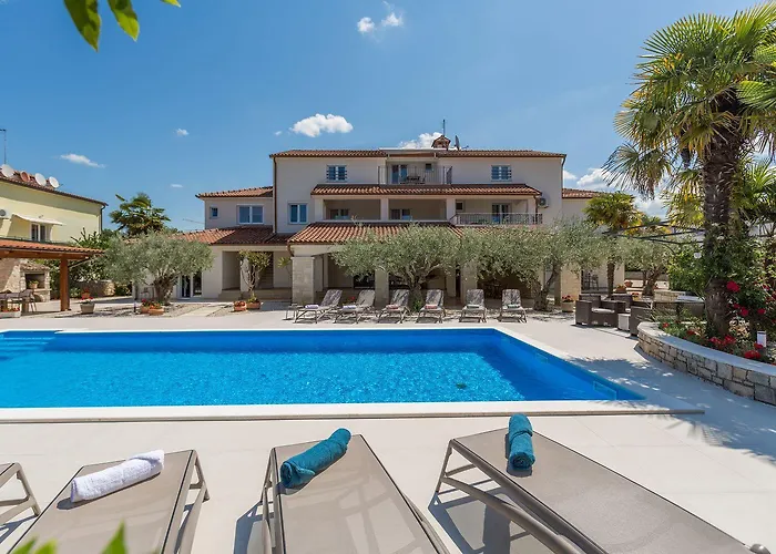 Apartment Lauschiges Mit 60m2 Pool, Babybett, Waschmaschine, Grillbereich - Nur 800 Meter Zum