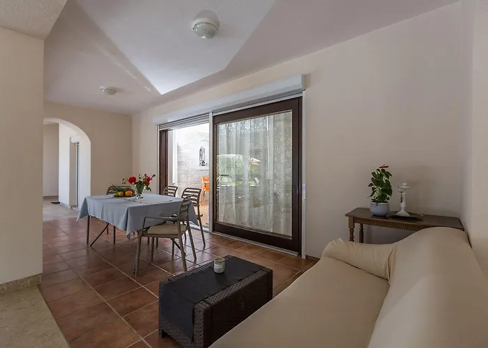 Lauschiges Mit 60m2 Pool, Babybett, Waschmaschine, Grillbereich - Nur 800 Meter Zum * Porec