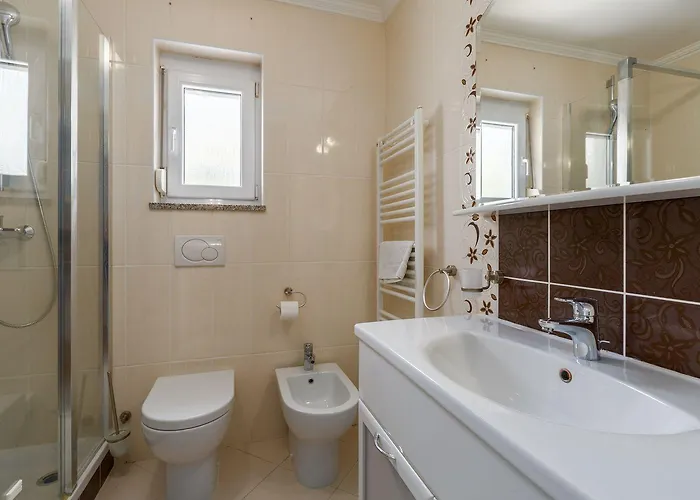 Lauschiges Mit 60m2 Pool, Babybett, Waschmaschine, Grillbereich - Nur 800 Meter Zum