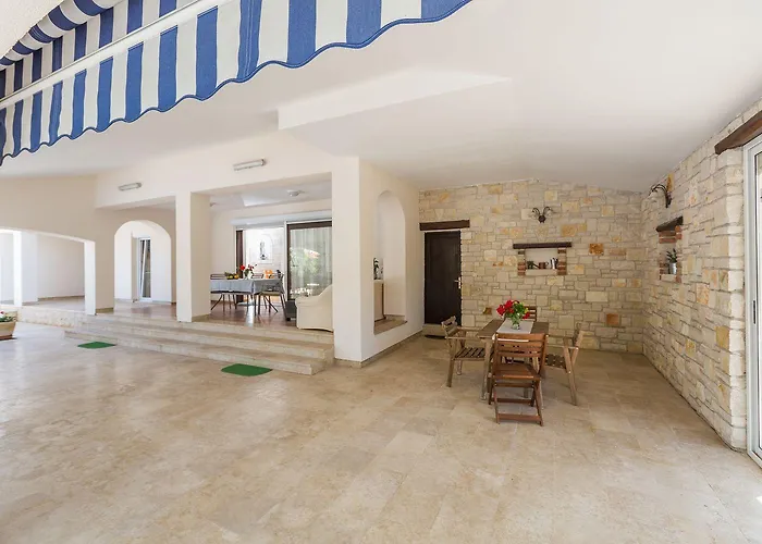 Lejlighed Lauschiges Mit 60m2 Pool, Babybett, Waschmaschine, Grillbereich - Nur 800 Meter Zum *