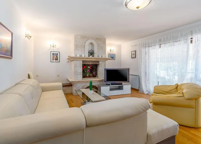 Lauschiges Mit 60m2 Pool, Babybett, Waschmaschine, Grillbereich - Nur 800 Meter Zum * Poreč