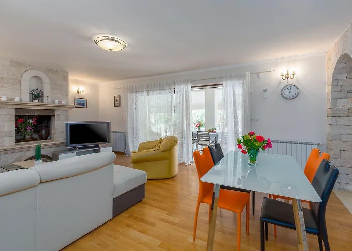 Lauschiges Mit 60m2 Pool, Babybett, Waschmaschine, Grillbereich - Nur 800 Meter Zum Lejlighed *