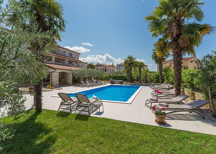 Lauschiges Mit 60m2 Pool, Babybett, Waschmaschine, Grillbereich - Nur 800 Meter Zum *