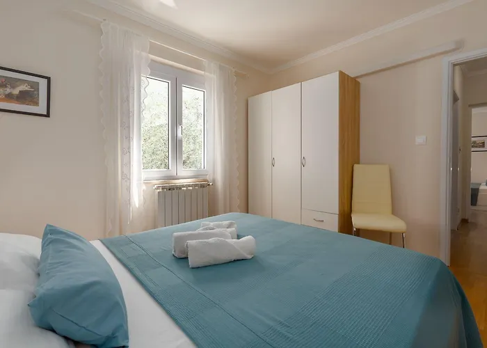 Lauschiges Mit 60m2 Pool, Babybett, Waschmaschine, Grillbereich - Nur 800 Meter Zum * Poreč