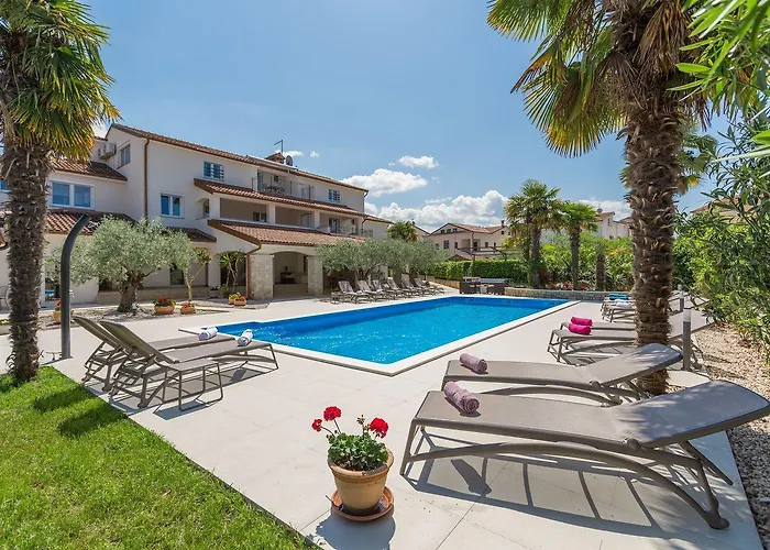 Apartment Lauschiges Mit 60m2 Pool, Babybett, Waschmaschine, Grillbereich - Nur 800 Meter Zum