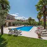 Lauschiges Mit 60m2 Pool, Babybett, Waschmaschine, Grillbereich - Nur 800 Meter Zum *